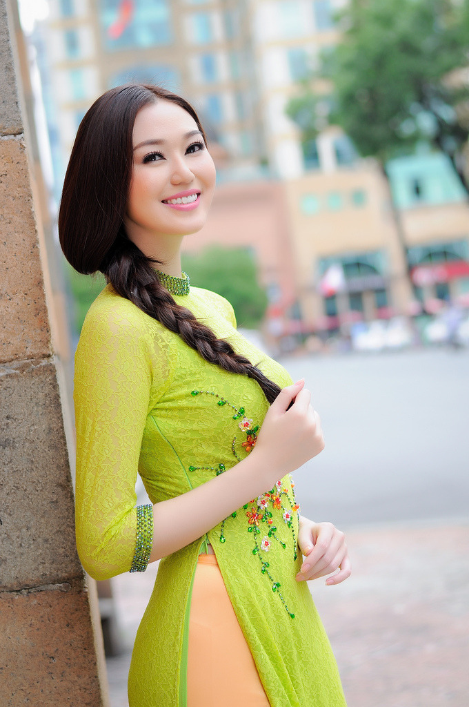 美女胸被狂揉扒开吃奶的网站o