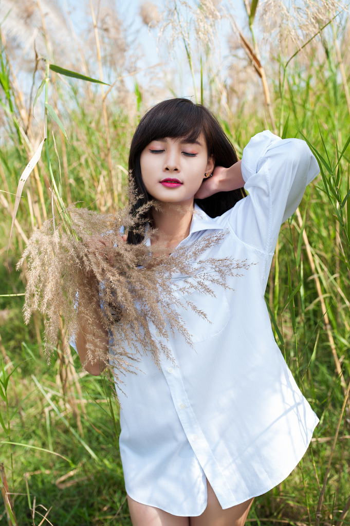 他疯一样的撞着我