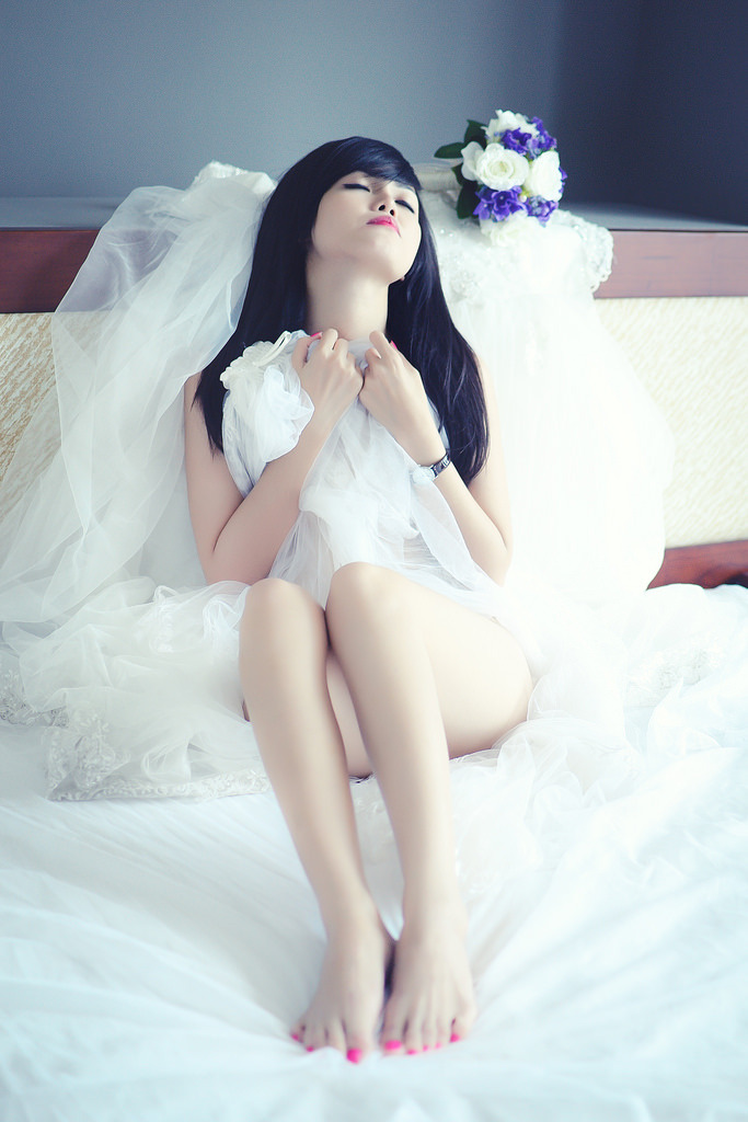 巨年少根与艳妇萧泽