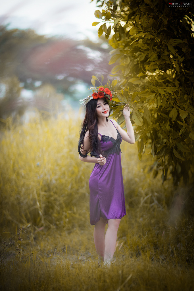 街拍紧身牛仔裤美女